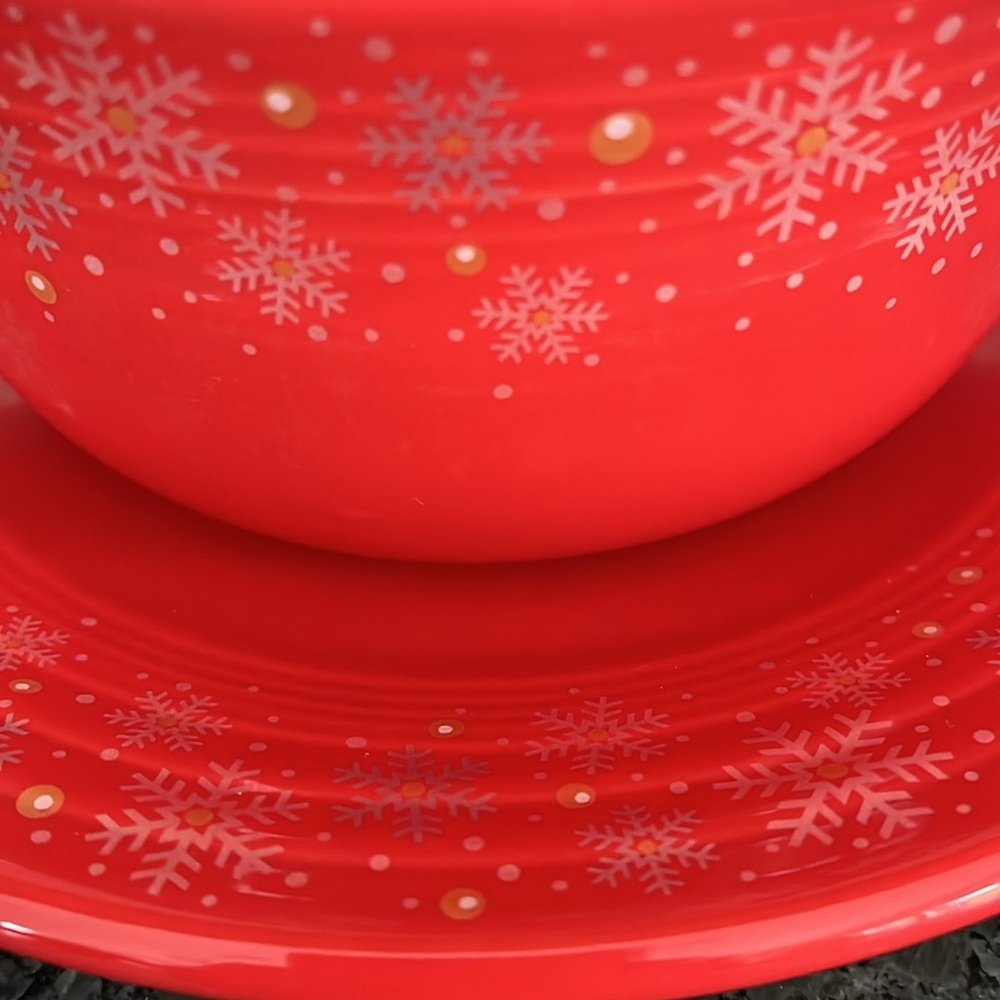 Fiesta scarlet snowflake gusto bowl and luncheon plate set - Picture 2 of 6